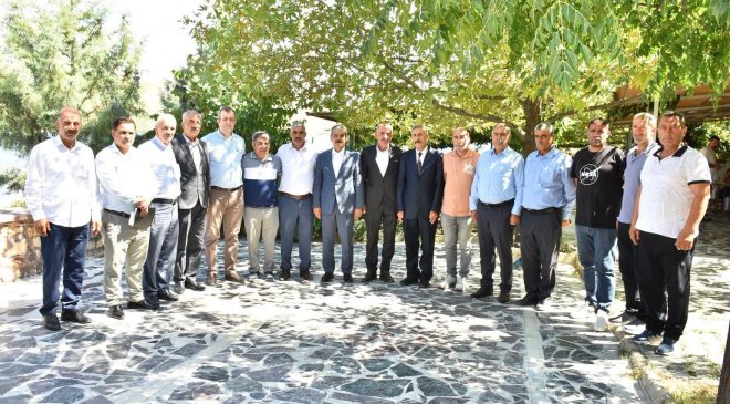 Milletvekili Keleş, muhtarlarla Pertek Feribot İskelesi’nde bir araya geldi
