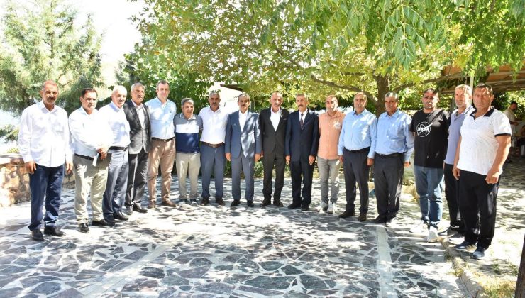 Milletvekili Keleş, muhtarlarla Pertek Feribot İskelesi’nde bir araya geldi
