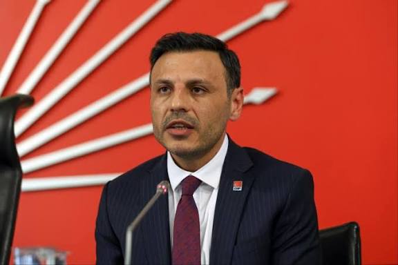 CHP İSTANBUL İL BAŞKANI YENİDEN ÖZGÜR ÇELİK OLDU
