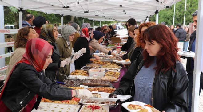 Fırat Üniversitesi’nde Öğrenciler Yararına Hayır Kermesi