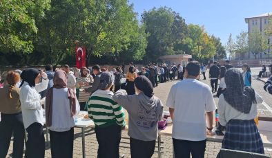 Arıcak’tan Gazze’ye Yardım