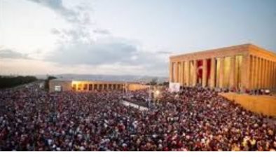 Yurttaşlar Cumhuriyet’in 102. yılında Anıtkabir’e akın etti