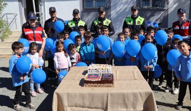 Elazığ’da Jandarmadan Öğrenciler İçin Güvenlik Denetimi ve 1 Ekim Dünya Çocuk Günü Etkinliği