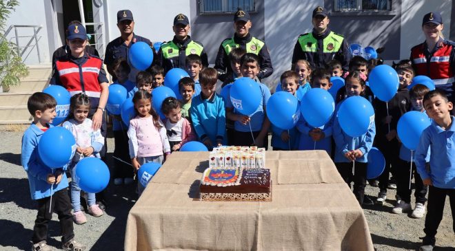 Elazığ’da Jandarmadan Öğrenciler İçin Güvenlik Denetimi ve 1 Ekim Dünya Çocuk Günü Etkinliği