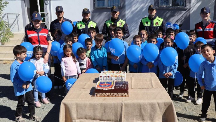 Elazığ’da Jandarmadan Öğrenciler İçin Güvenlik Denetimi ve 1 Ekim Dünya Çocuk Günü Etkinliği