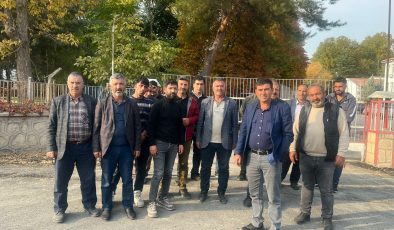 Tarım İl Müdürlüğü’nün önünde toplanan üreticiler tepkili:”Ya söz verdiğiniz gibi son model tanklarımızı verin, ya da paramızı iade edin”
