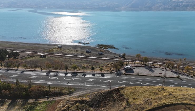 Hazar Gölü’nde Temizlik Çalışmaları Aralıksız Sürüyor