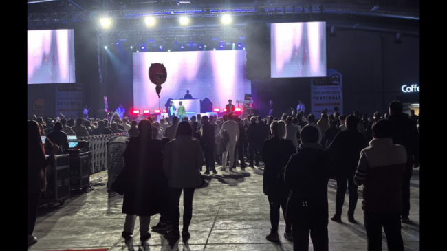 Eypio Konserinde Basına Sahne Önü yasağı tepkilere neden oldu.