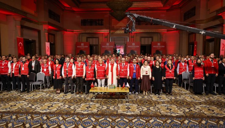 Birlikten İyilik Doğar temasıyla Ankara’da gerçekleştirilen Türk Kızılay Şube Kurultayı’nda,