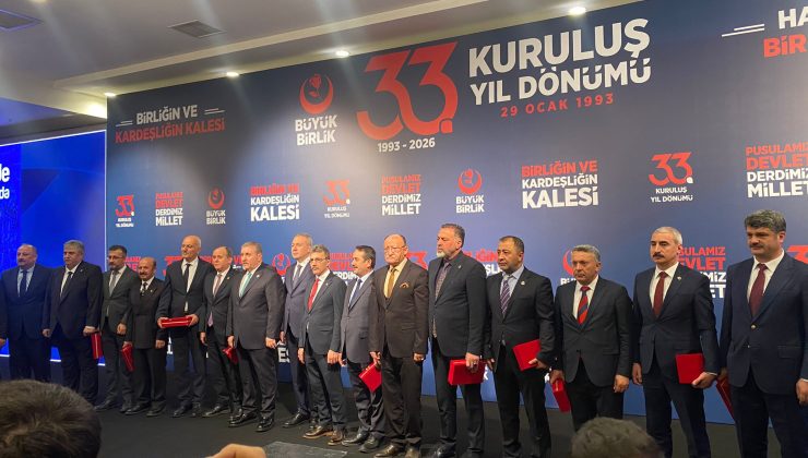 Kovancılar Belediye Başkanı Vahap Gök’e  yılın başarılı belediye başkanı ödülü