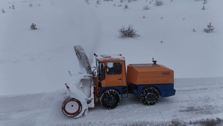 Karla mücadele kapsamında 273 köy yolunda çalışmalar sürüyor.