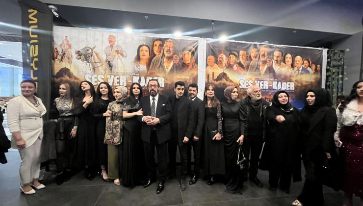Hem ağladı,hem anlattı…Yönetmen Gani Rüzgar Şavata’nın ‘Ses Ver Kader’ Filminin galası yapıldı