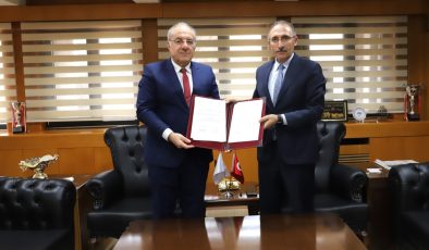 Fırat Üniversitesi İle Munzur Üniversitesi Arasında Ar-Ge İş Birliği Protokolü İmzalandı