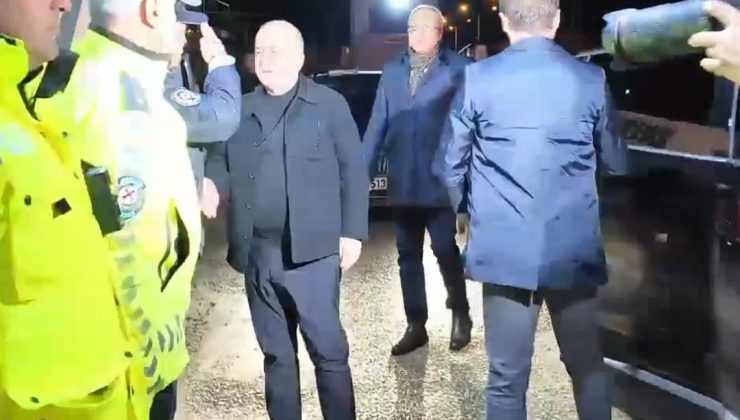 Vali Numan Hatipoğlu, ilk sahurda görev başındaki emniyet personelini yalnız bırakmadı.