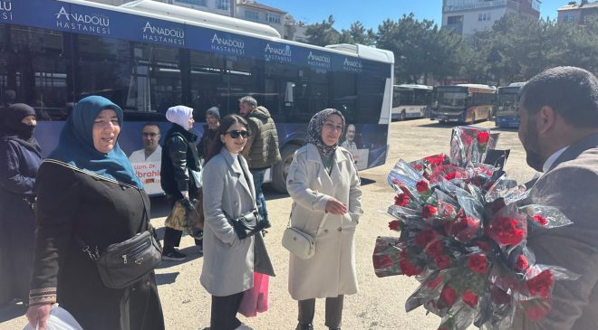 Elazığ Belediyesi’nden 8 Mart’ta Kadınlara Çiçek Takdimi