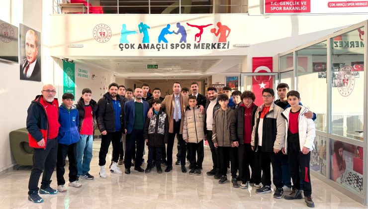 İL MÜDÜRÜ EREN GÜREŞÇİLERLE BİR ARAYA GELDİ