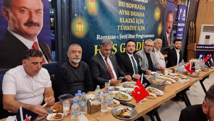 Anahtar Parti İl Teşkilatı Vatandaşlarla Partilileri İftar Sofrasında buluşturdu