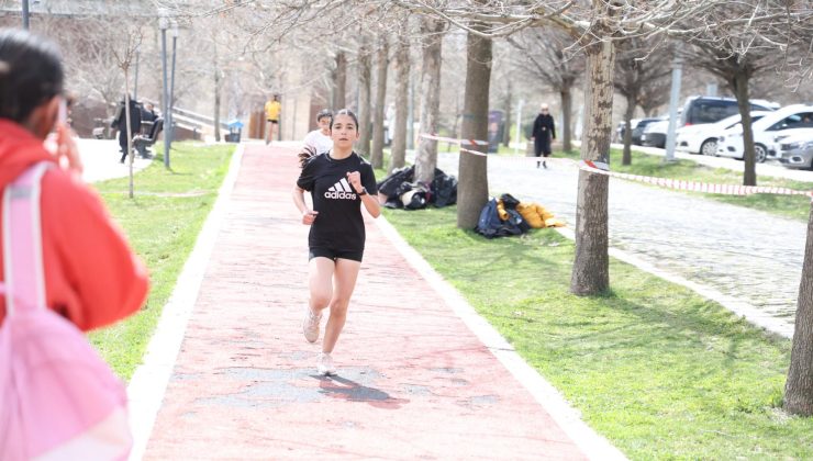 ELAZIĞ’DA ANALİG KROS VE KROS BAYRAK YARIŞMALARI TAMAMLANDI