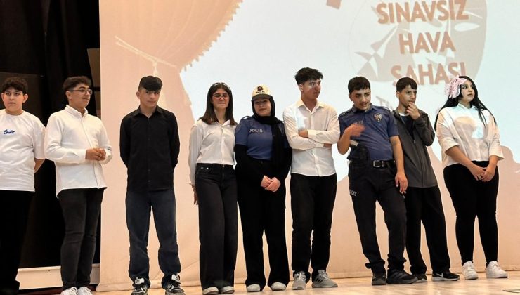 Tiyatro Günü’nde 100.Yıl Meslek Lisesi Öğrencilerinden sanat dolu etkinlik…