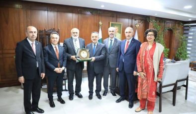 Fırat Üniversitesi Pakistan’da Tanıtıldı