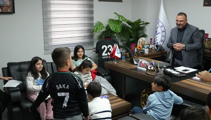 Yunus Emre İlkokulu öğrencileri Elazığ Belediyesi Ulaşım Hizmetleri Müdürlüğü’nü ziyaret etti.