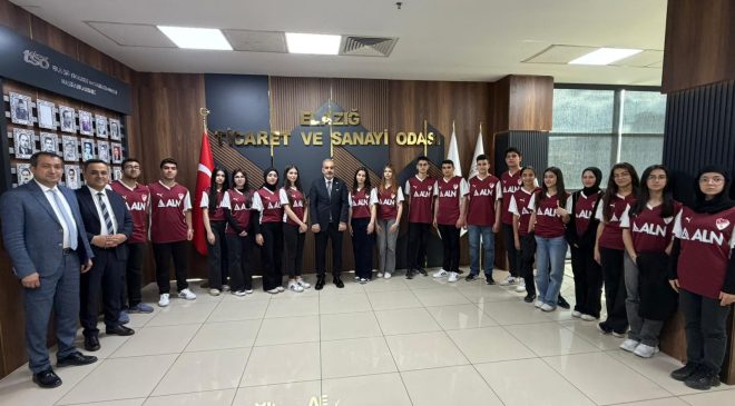 Başkan Alan Sözünü Tuttu: Öğrencilere Formalarını Hediye Etti