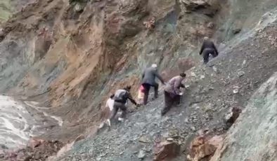 Heyelan Bölgesinde Tehlikeli Yolculuk: Çözüm Bekleniyor