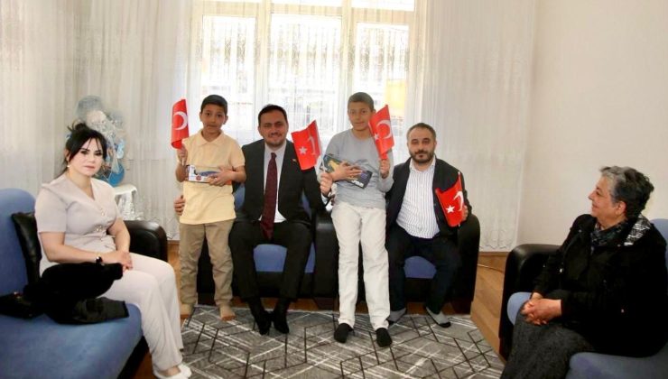 AK Parti Elazığ Teşkilatı 23 Nisan’da Hane Ziyaretleri Gerçekleştirdi