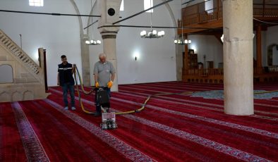 BAYRAM ÖNCESİ İBADETHANELER BELEDİYE TARAFINDAN TEMİZLENDİ