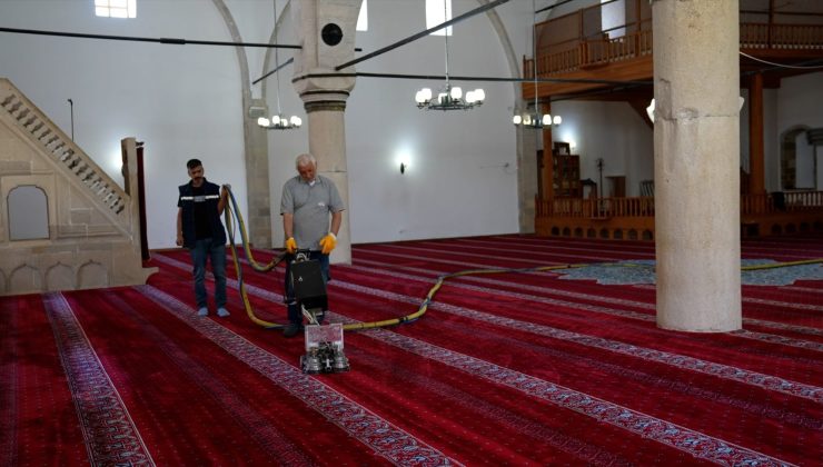 BAYRAM ÖNCESİ İBADETHANELER BELEDİYE TARAFINDAN TEMİZLENDİ