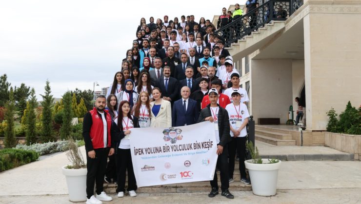 Vali Numan Hatipoğlu, “İpekyolu’na Bir Yolculuk, Bin Keşif” Programında Öğrencilerle Buluştu