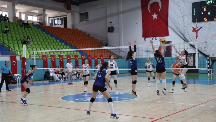 FİLEDE YARI FİNAL COŞKUSU: GENÇ KIZLAR ELAZIĞ’DA BULUŞTU