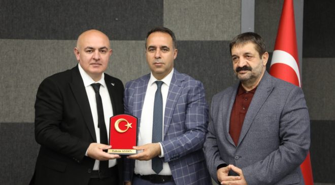 Eğitimci ve Yazar Tahsin Aydın,öğrencilerle buluşarak sınav sürecine dair önemli bilgiler paylaştı.