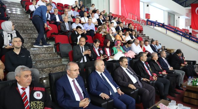 FIRAT ÜNİVERSİTESİ TIP FAKÜLTESİ 38. DÖNEM MEZUNLARINI UĞURLADI