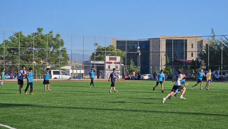 Elazığ İl Özel İdare Spor Kulübü Futbolcu Seçmeleri Yoğun Katılımla Gerçekleştirildi