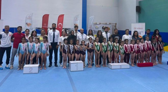 ELAZIĞLI MİNİK CİMNASTİKÇİLER MALATYA’DAN DERECELERLE DÖNDÜ