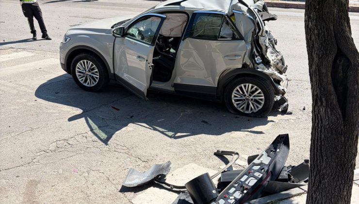 ELAZIĞ’DA FACİANIN EŞİĞİNDEN DÖNÜLDÜ! FRENİ PATLAYAN HAFRİYAT KAMYONU ORTALIĞI SAVAŞ ALANINA ÇEVİRDİ