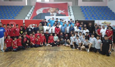 ELAZIĞLI GÜREŞÇİLERDEN BİNGÖL’DE BÜYÜK BAŞARI