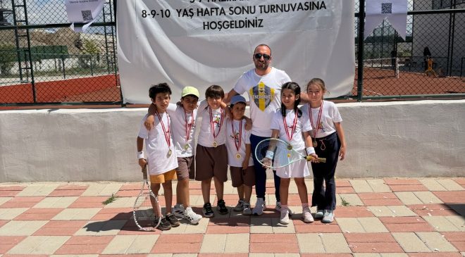 ELAZIĞLI MİNİK RAKETLERDEN BİR BAŞARI DAHA