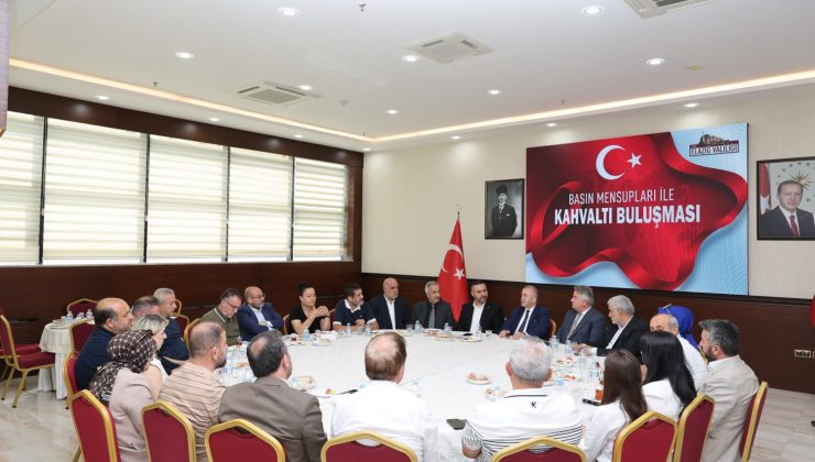 Vali Hatipoğlu Gazetecilerle Bir Araya Geldi