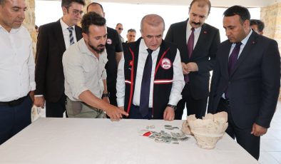 Vali Hatipoğlu: “Palu Kalesi’ni Turizme Kazandırmakta Kararlıyız”