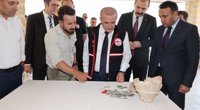 Vali Hatipoğlu: “Palu Kalesi’ni Turizme Kazandırmakta Kararlıyız”