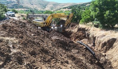 Elazığ İl Özel İdaresi tarafından,Kürk Köyü’nde altyapı çalışmaları yapılıyor