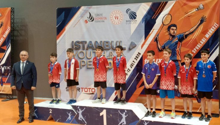 ELAZIĞLI BADMİNTONCULARDAN İSTANBUL’DA ALTIN MADALYA