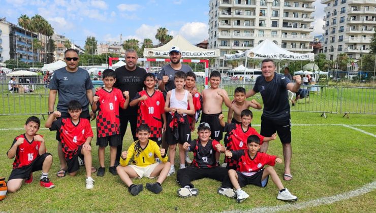ELAZIĞ GENÇLİK VE SPOR KULÜBÜNDEN TÜRKİYE ŞAMPİYONALARINDA ÇİFTE BAŞARI