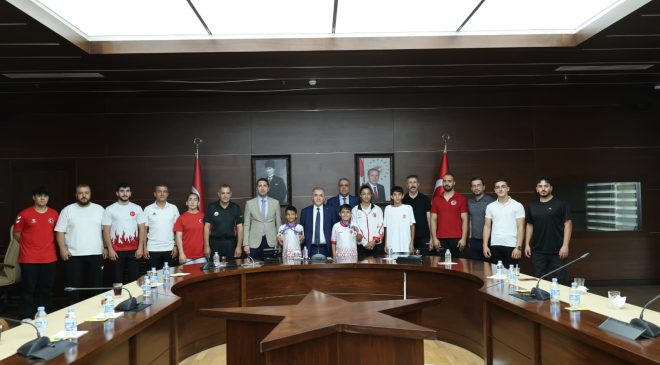 TÜRKİYE ŞAMPİYONLARINA VALİ’DEN TEBRİK