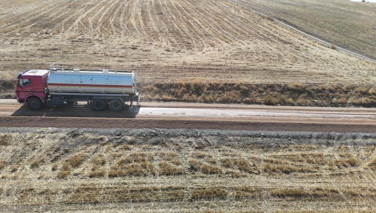 Sivrice ve Kovancılar ilçelerine bağlı köy yollarında kaplama çalışmaları yapılıyor