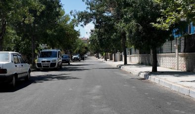 Sanayi Mahallesi’nde yürütülen asfalt ve kaldırım yenileme çalışmaları tamamlandı.