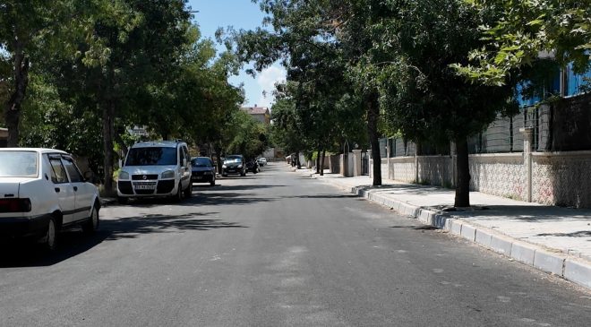 Sanayi Mahallesi’nde yürütülen asfalt ve kaldırım yenileme çalışmaları tamamlandı.