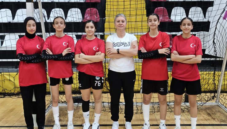 ELAZIĞ HENTBOLUNDA PROFESYONEL LİG GÜCÜ, 21 SPORCU GURURU